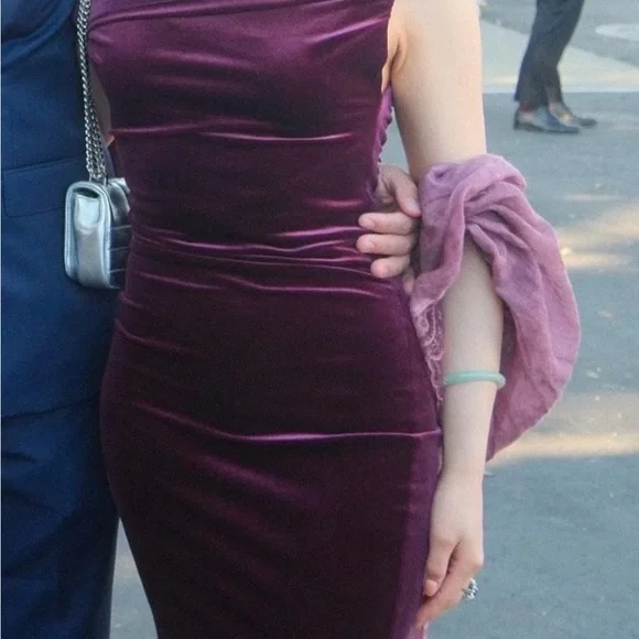 club c carella asymmetrical twist off shoulder midi / midaxi dress in burgundy 0 - Picture 2 of 2